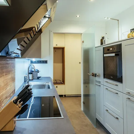 아파트 Modern Designer Retreat In *