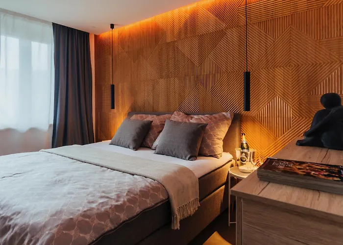 Modern Designer Retreat In شقة *