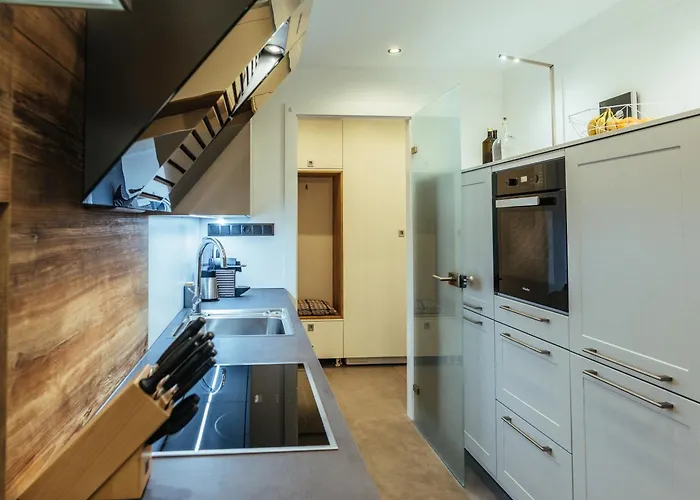 شقة Modern Designer Retreat In *