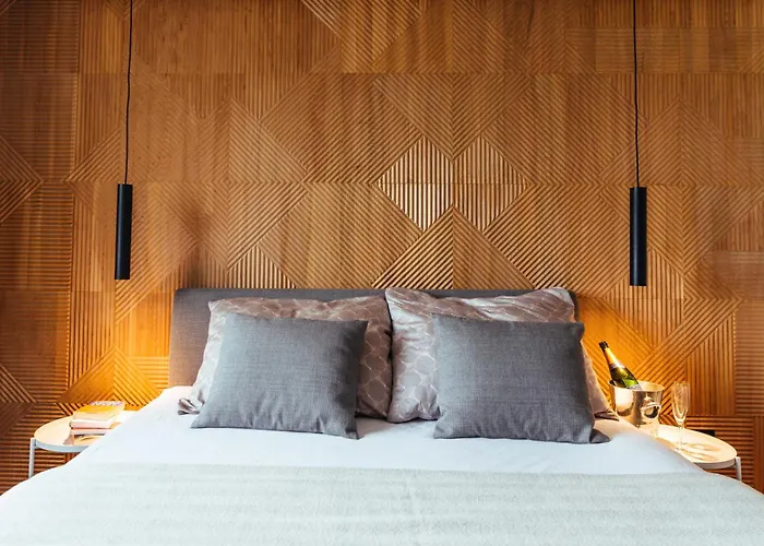 Modern Designer Retreat In Apartament *