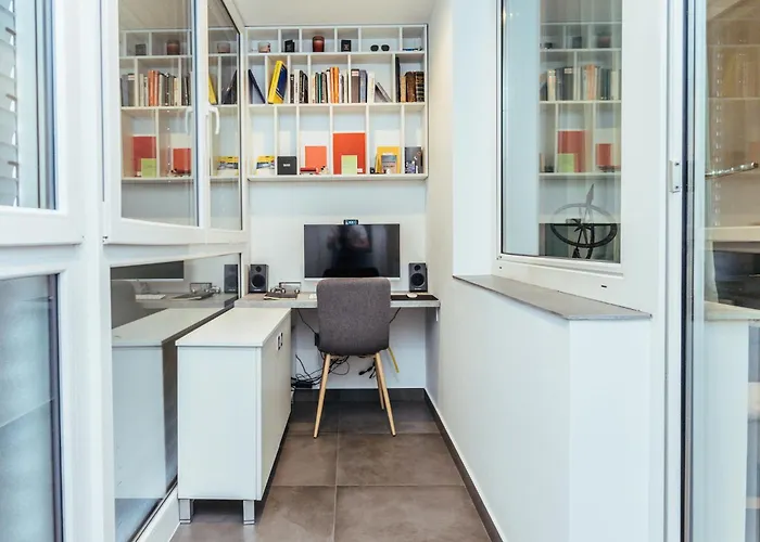 Апартаменти Modern Designer Retreat In